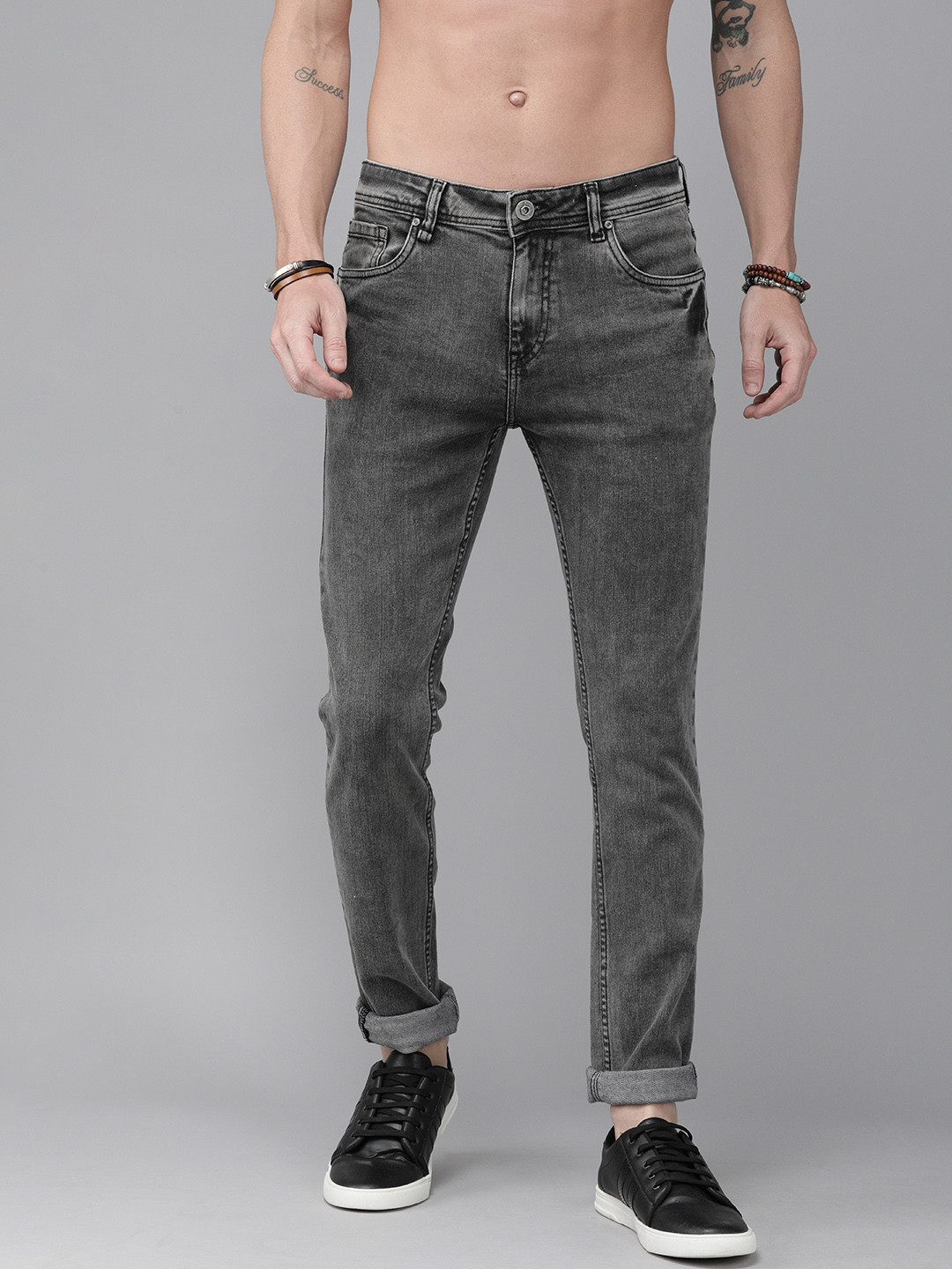 

The Roadster Lifestyle Co Men Charcoal Grey Skinny Fit Mid-Rise Clean Look Stretchable Jeans