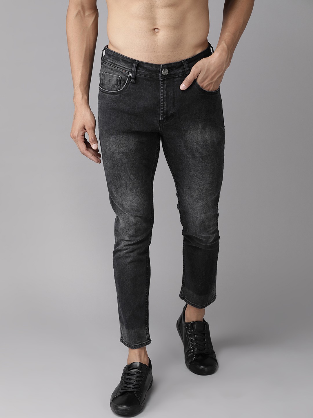 

The Roadster Lifestyle Co Men Black Skinny Fit Mid-Rise Light Fade Cropped Jeans