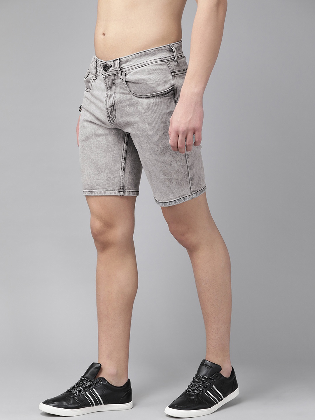 

The Roadster Lifestyle Co Men Grey Solid Slim Fit Denim Shorts