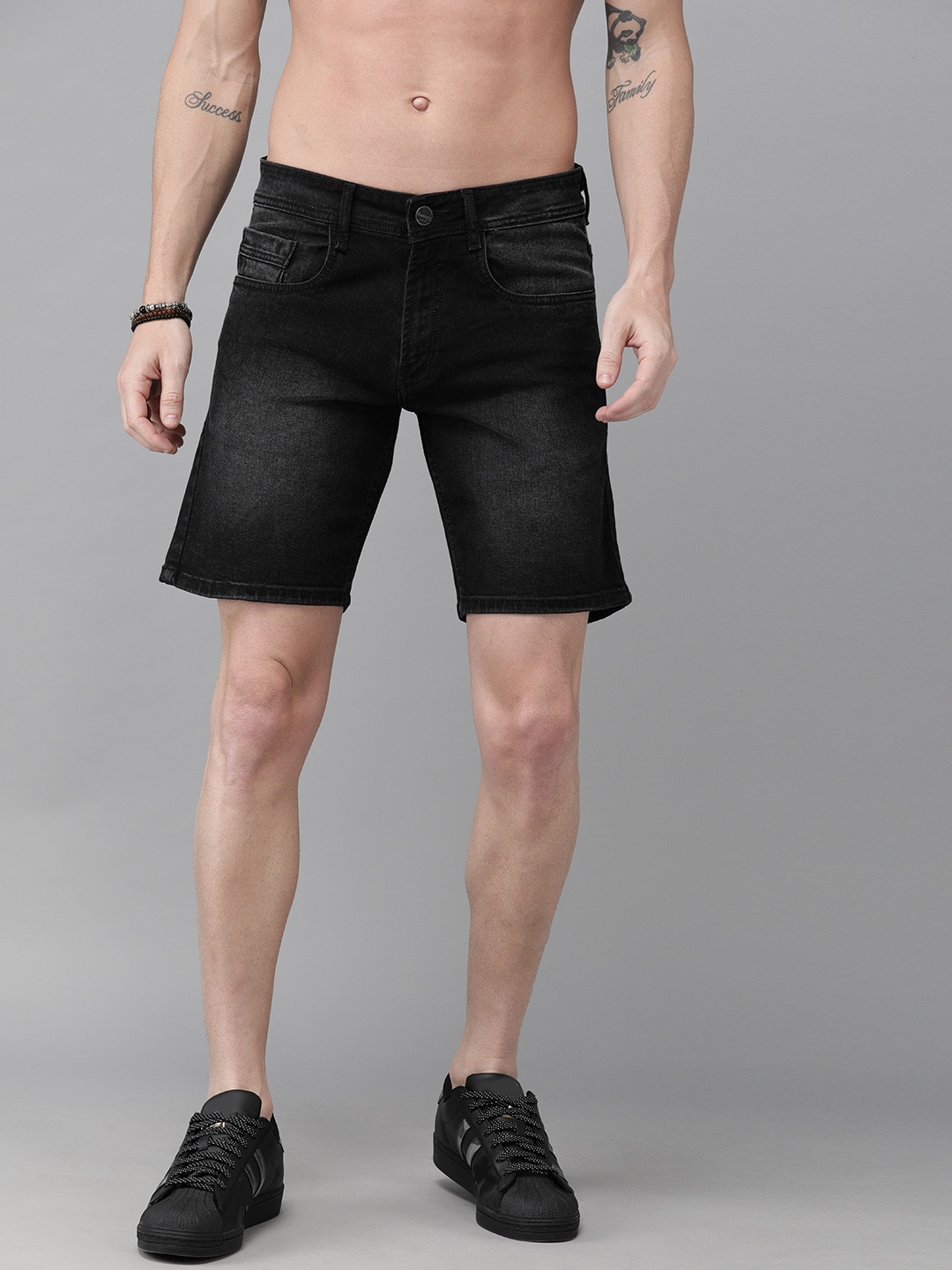 

The Roadster Lifestyle Co Men Black Washed Slim Fit Denim Shorts
