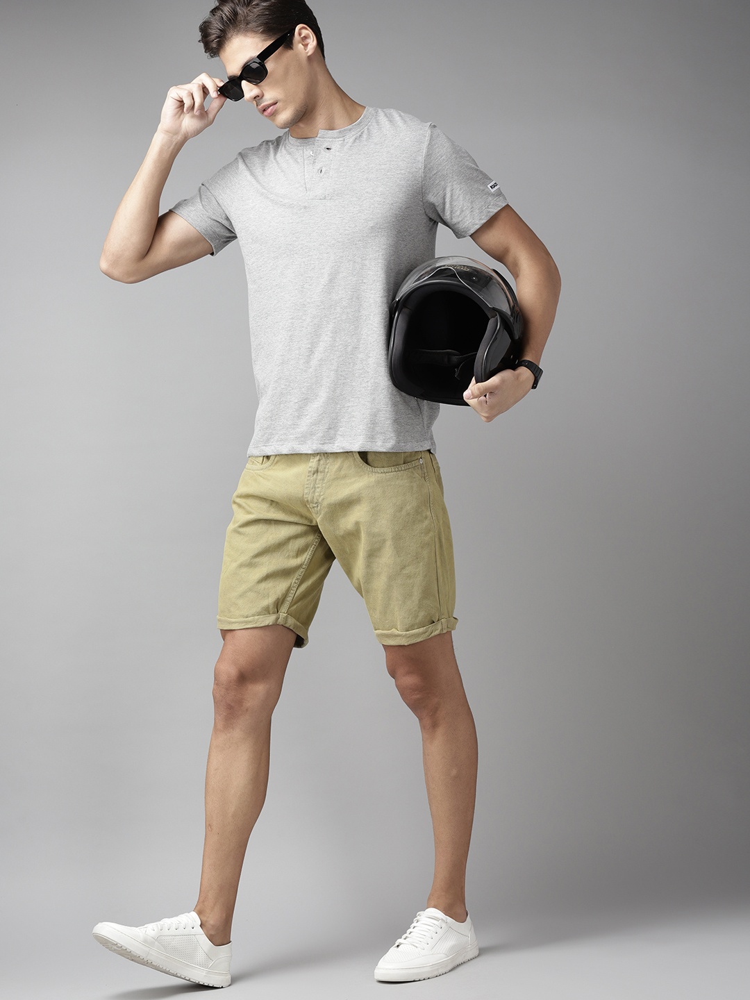 

The Roadster Lifestyle Co Men Green Solid Denim Shorts