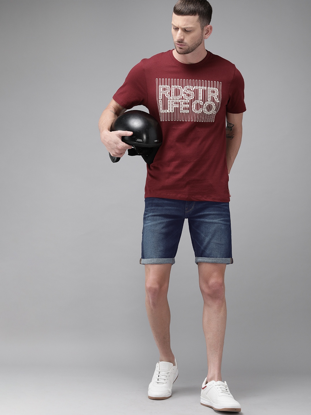 

The Roadster Lifestyle Co Men Blue Washed Slim Fit Denim Shorts