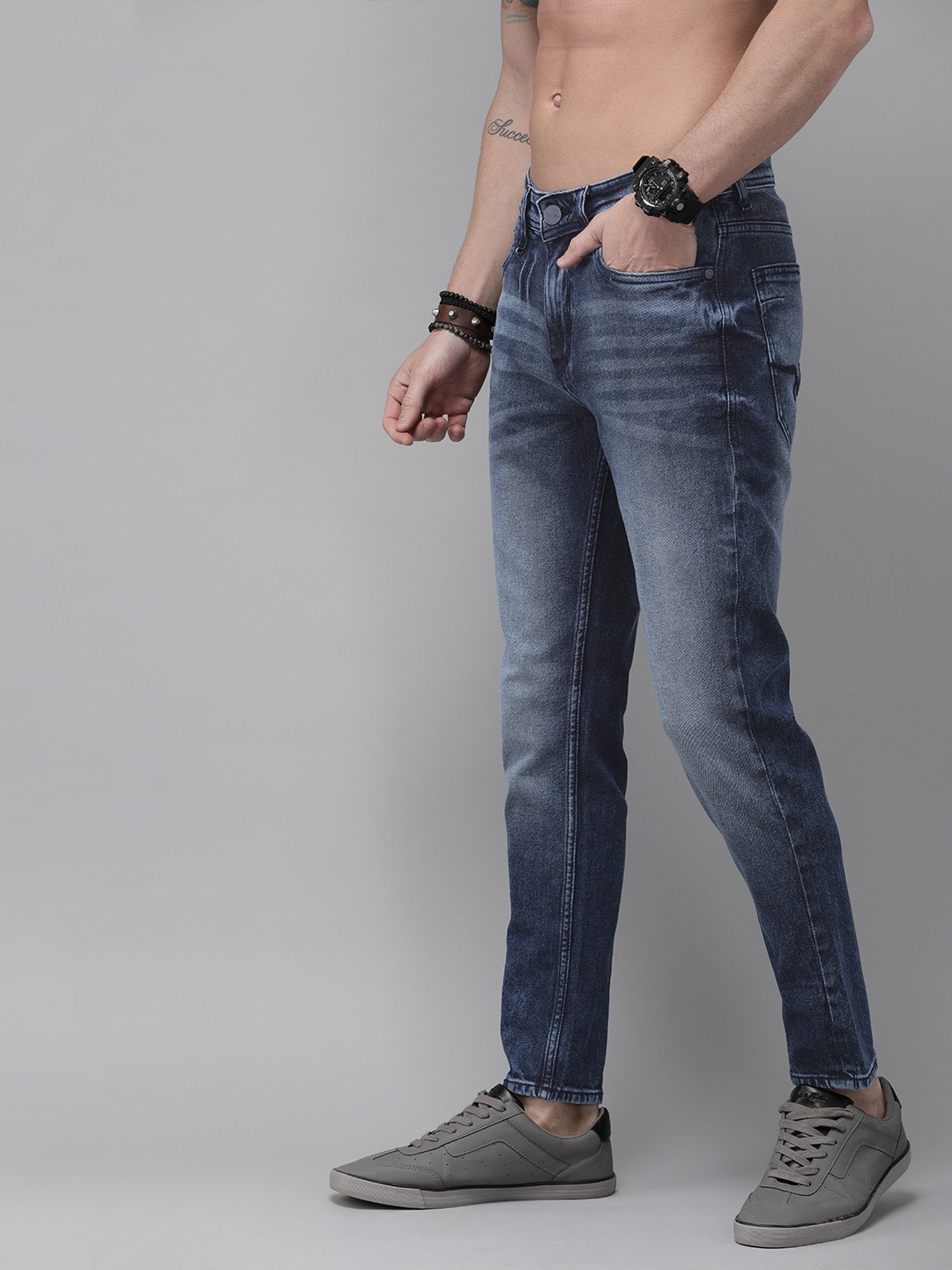 

The Roadster Lifestyle Co Men Blue Slim Fit Mid-Rise Clean Look Jeans