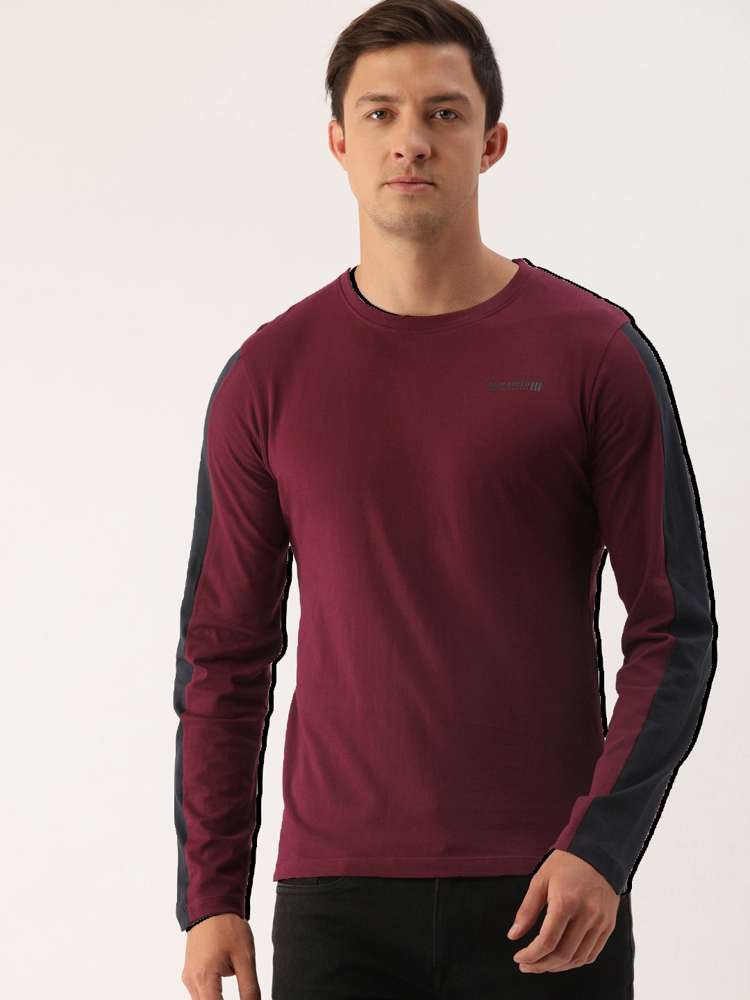 

The Indian Garage Co Men Burgundy Solid Round Neck Pure Cotton T-shirt