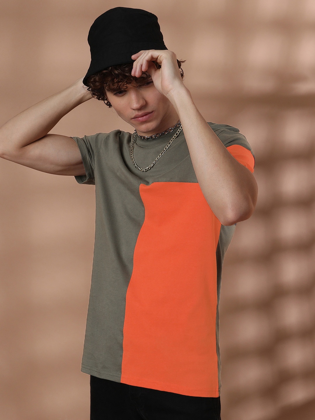 

The Indian Garage Co Men Grey Orange Colourblocked Round Neck Pure Cotton T-shirt