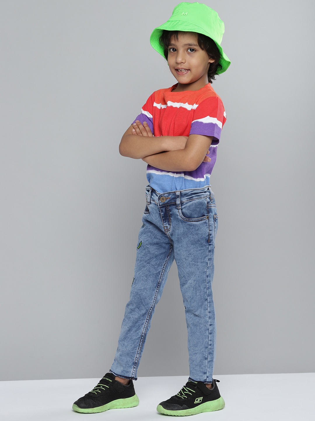 

YK Boys Blue Solid Light Fade Mid-Rise Applique Detail Jeans