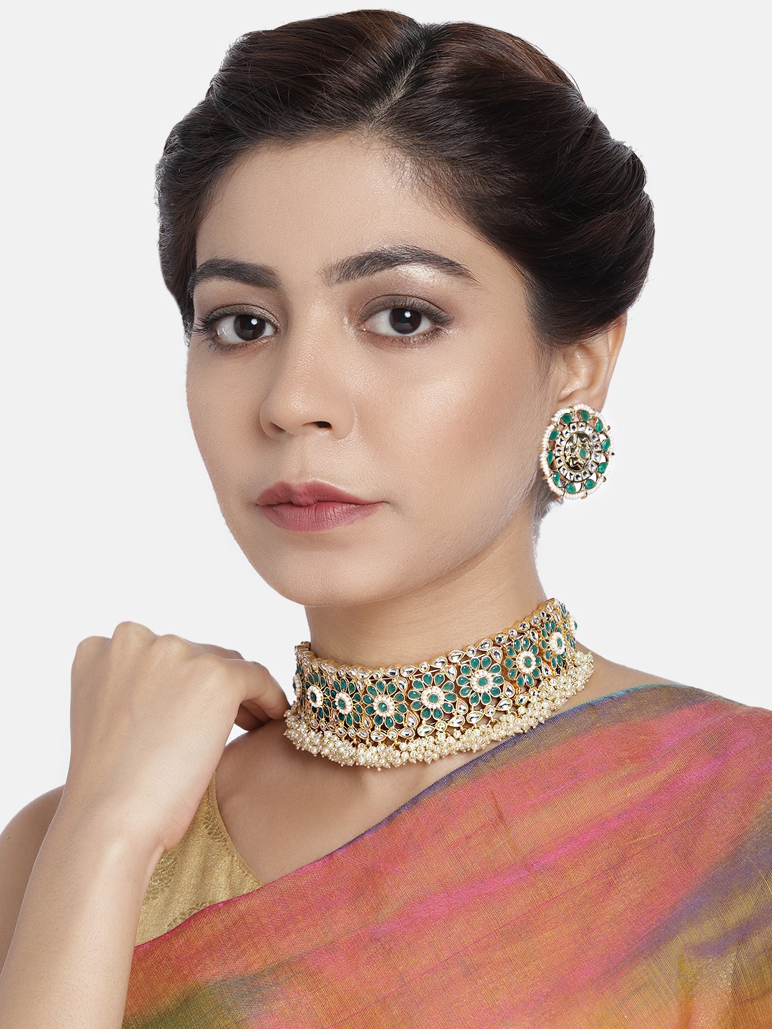 

AccessHer Brass-Plated Gold-Toned & Green Kundan Studded Choker Jewellery Set