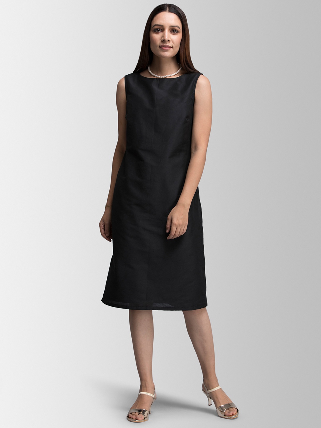 

FableStreet Women Black Solid Sheath Dress