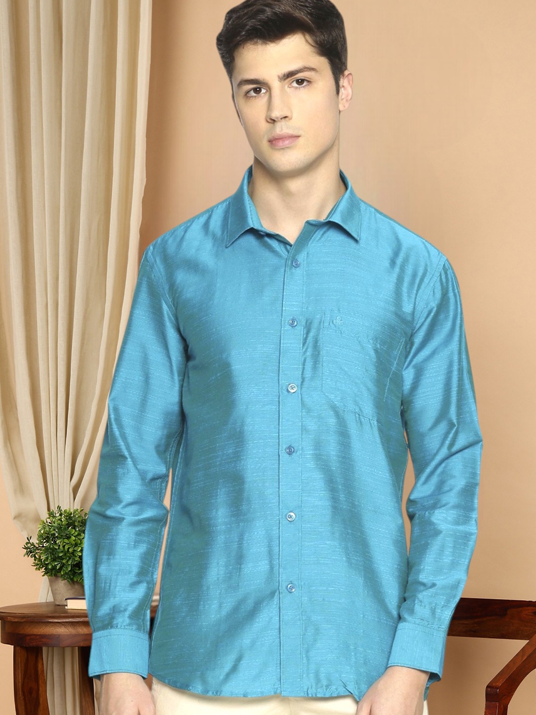 

TATTVA Men Turquoise Blue Slim Fit Solid Casual Shirt