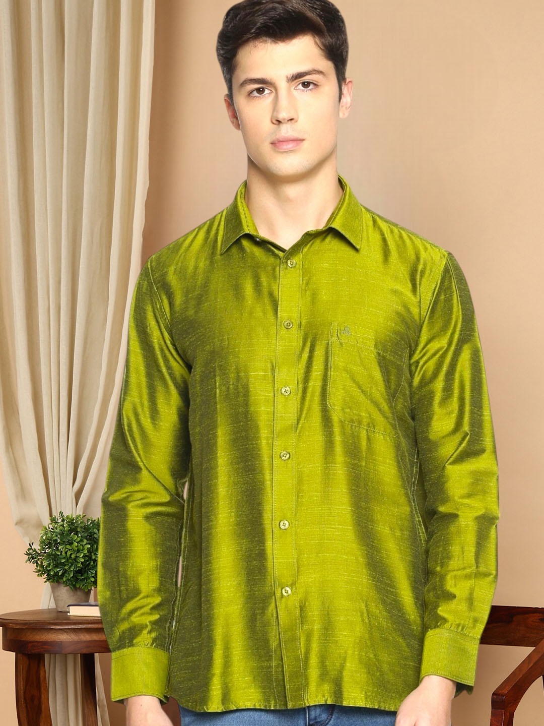 

TATTVA Men Olive Green Slim Fit Solid Casual Shirt