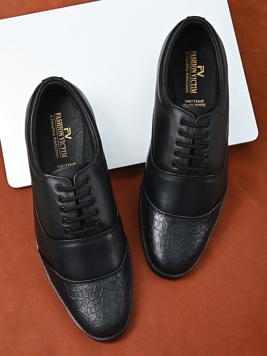 

Fashion Victim Men Black Solid Leather Oxfords