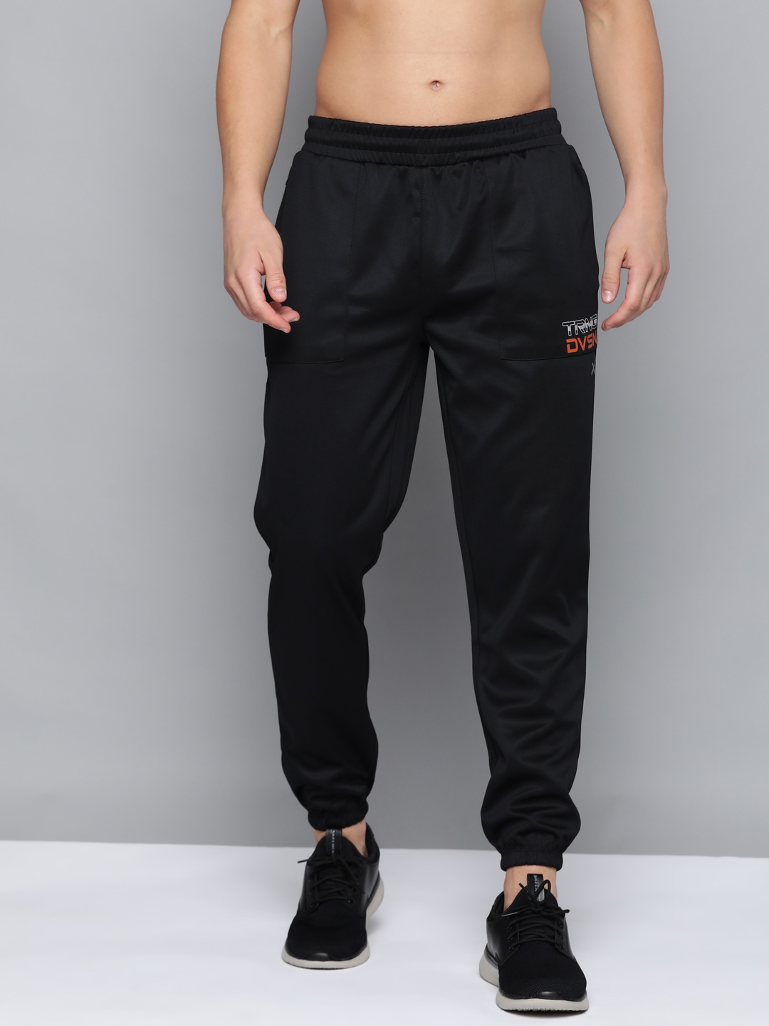 

HRX By Hrithik Roshan Men Anthracite Typographic Regular Fit Rapid-Dry Antimicrobial Training Joggers, Black