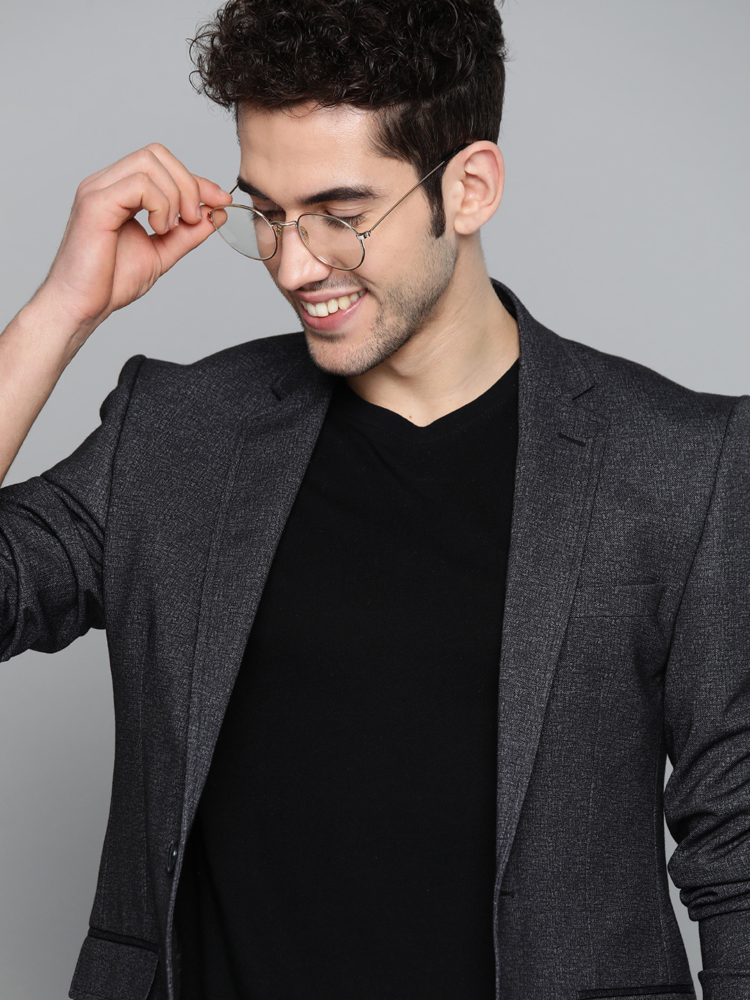 

Mast & Harbour Men Charcoal Grey Self-Design Regular Fit Single-Breasted Blazer