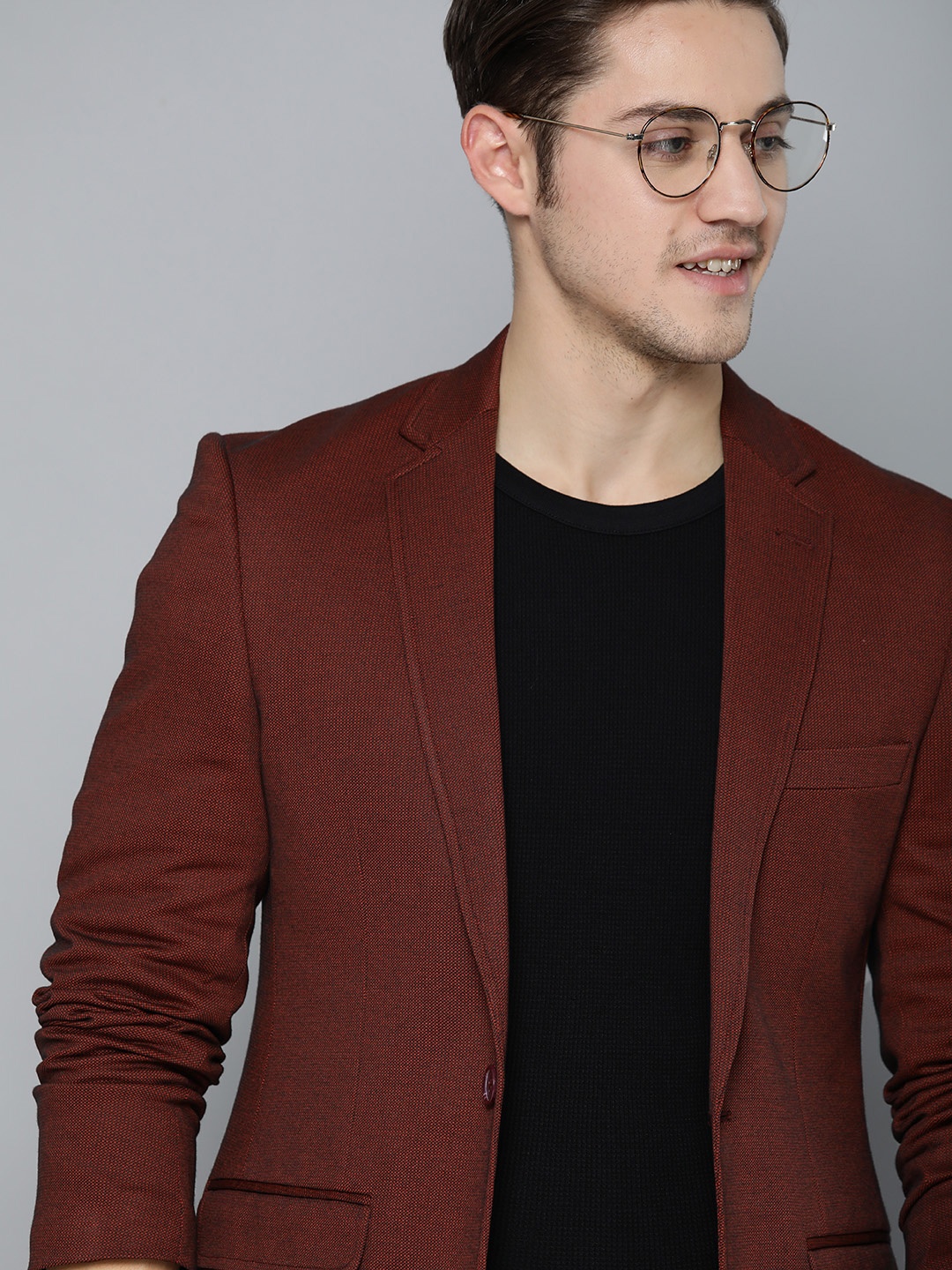 

Mast & Harbour Men Maroon & Black Regular Fit Self Design Single-Breasted Casual Blazer