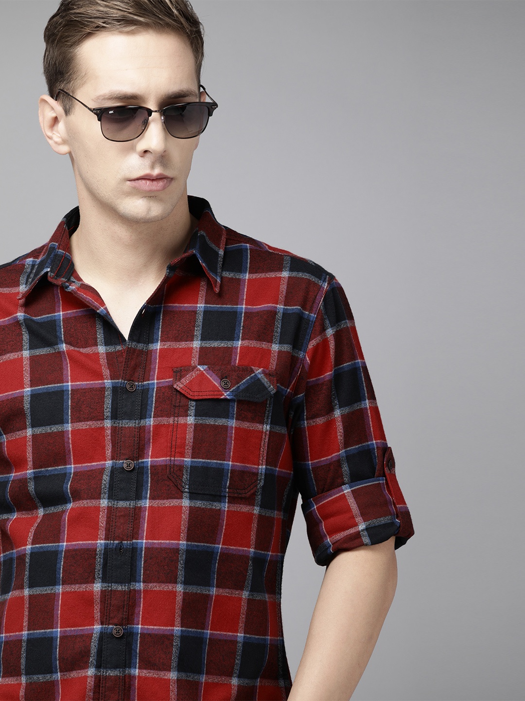 

The Roadster Lifestyle Co Men Red & Navy Blue Regular Fit Checked Casual Shirt