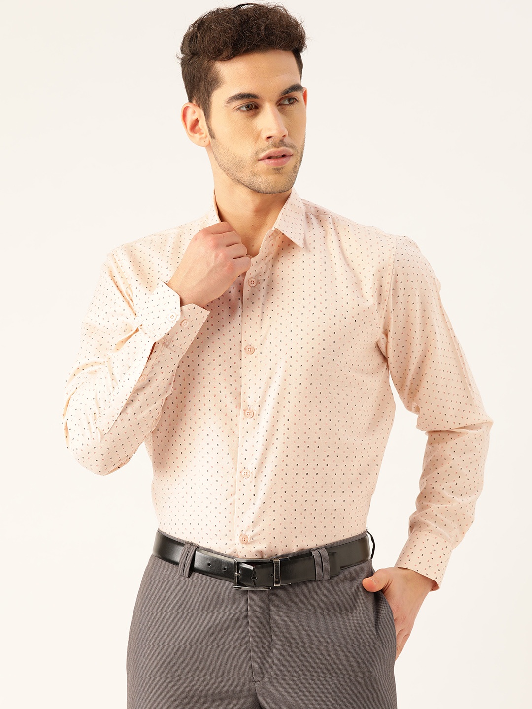 

SOJANYA Men Peach-Coloured & Black Classic Regular Fit Printed Formal Shirt