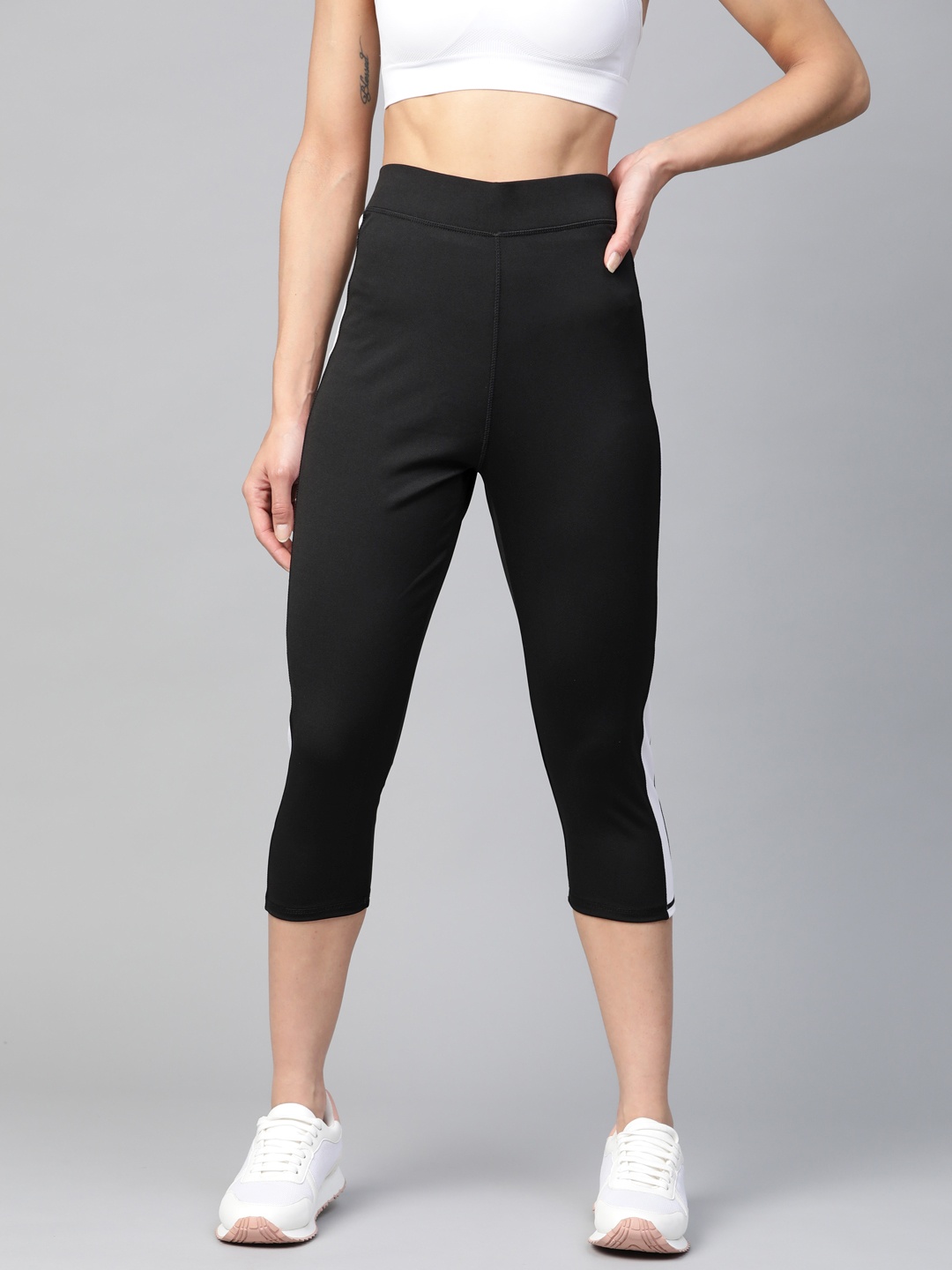 

M7 by Metronaut Women Black Solid Training Tights