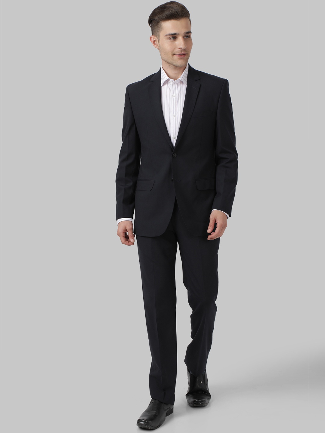 

Park Avenue Men Black Single Breasted Two-Piece Suits