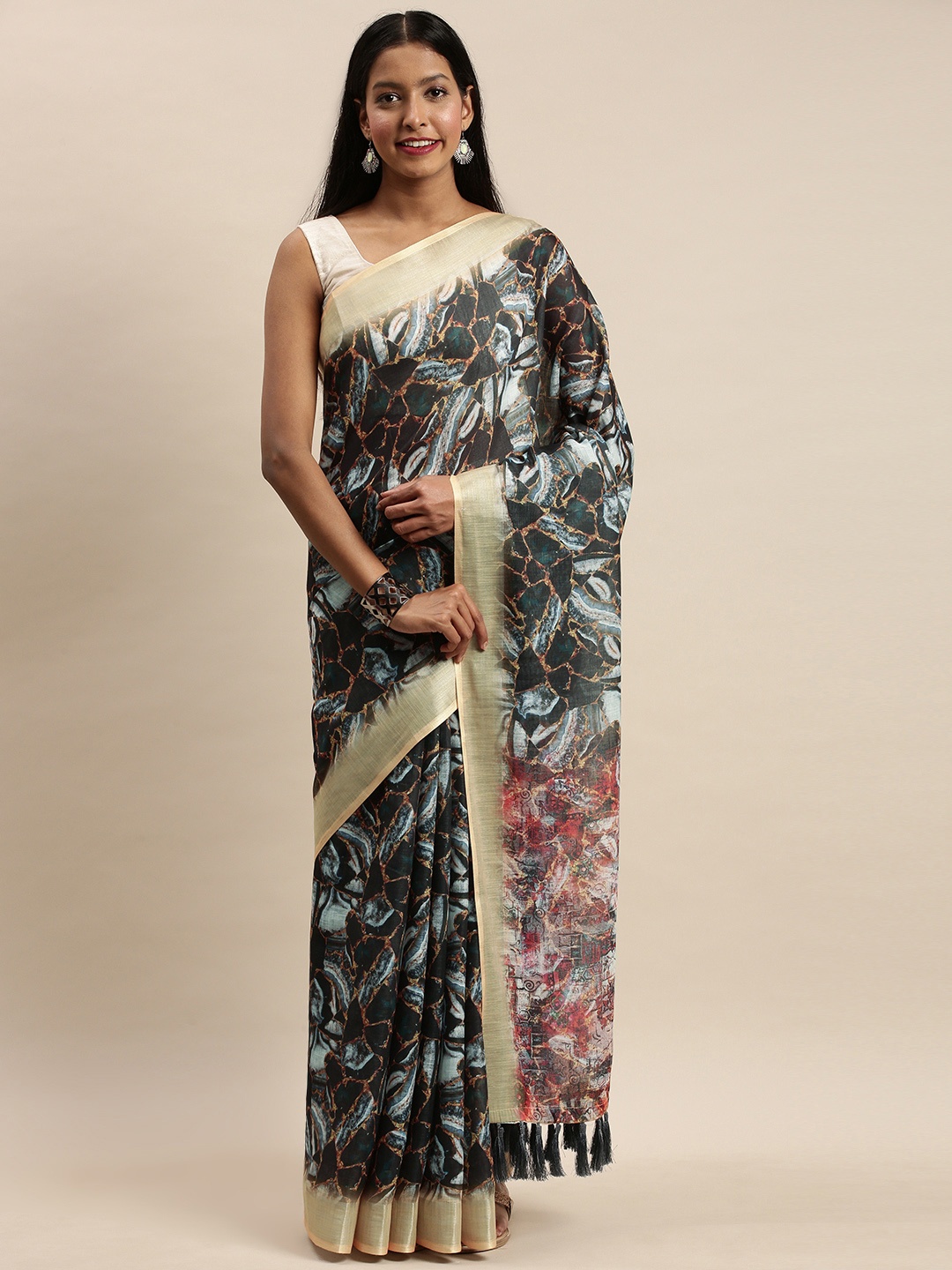 

VASTRANAND Black & Green Linen Blend Tribal Art Printed Saree