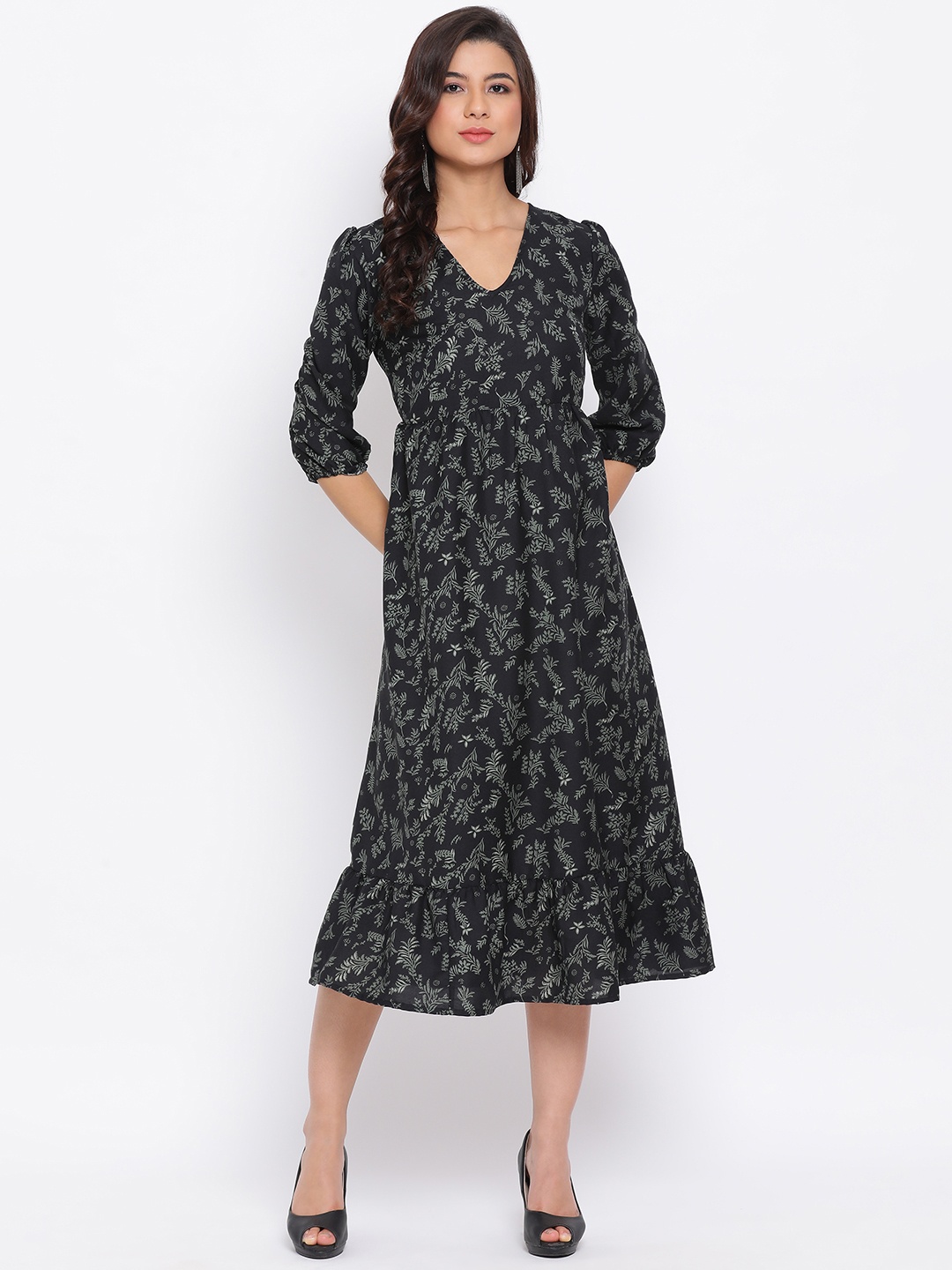

Oxolloxo Women Black Printed Fit and Flare Dress