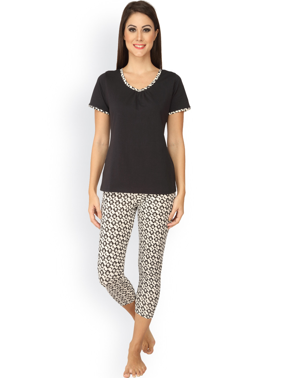 

Soie Black & White Lounge Set NT-28HANDS & FEETS