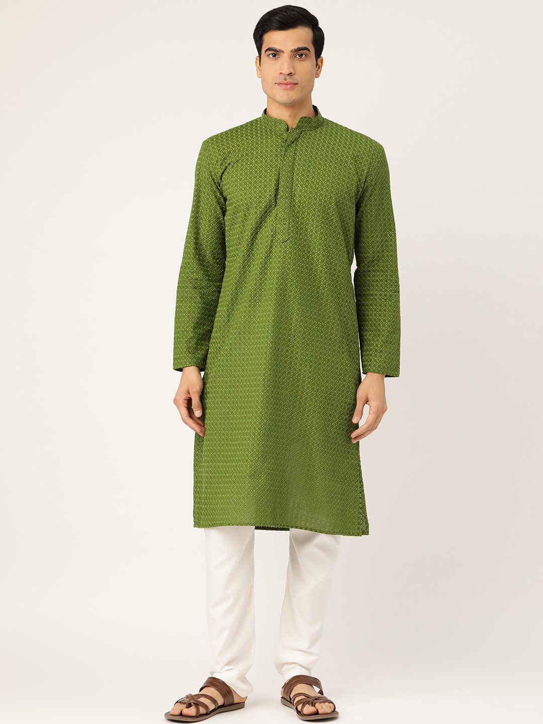 

RAJUBHAI HARGOVINDAS Men Green & White Pure Cotton Embroidered Kurta with Churidar