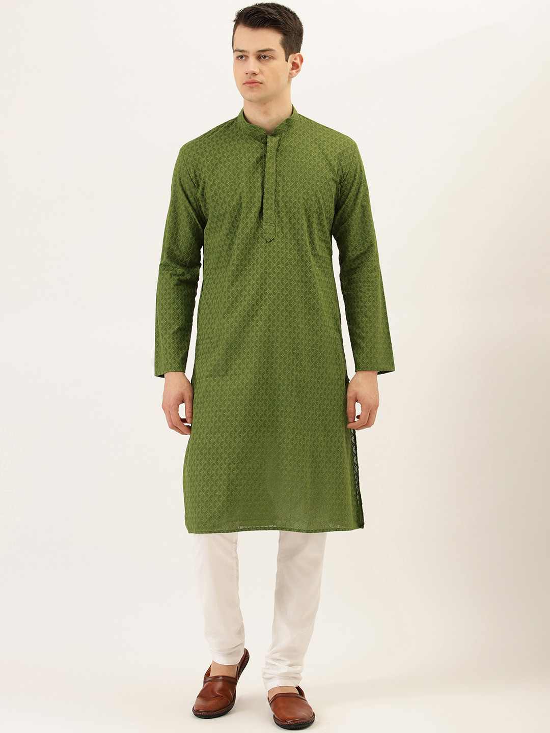 

RAJUBHAI HARGOVINDAS Men Green & White Chikankari Embroidered Kurta with Churidar