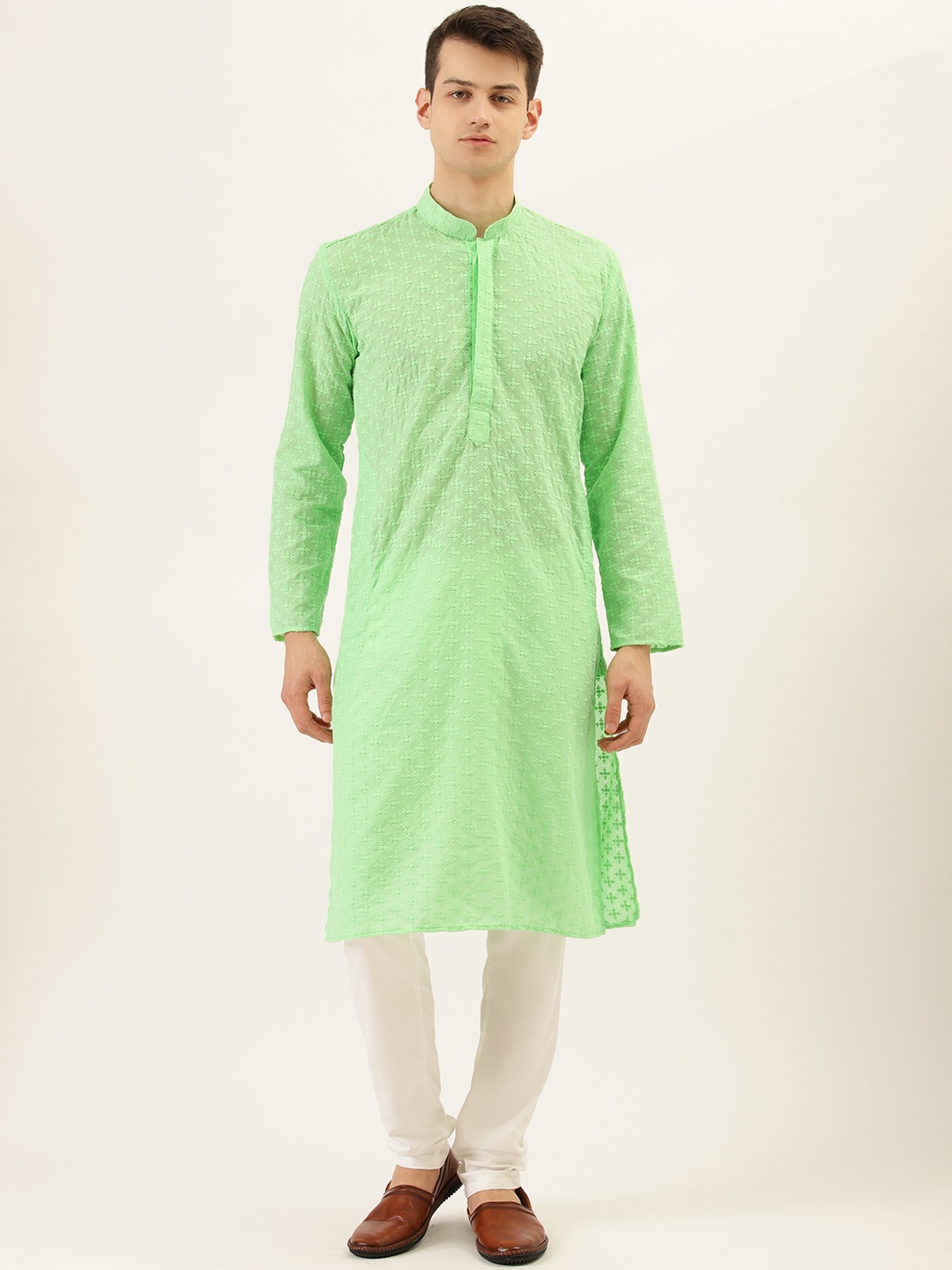 

RAJUBHAI HARGOVINDAS Men Green & Off-White Chikankari Embroidered Pure Cotton Kurta Set