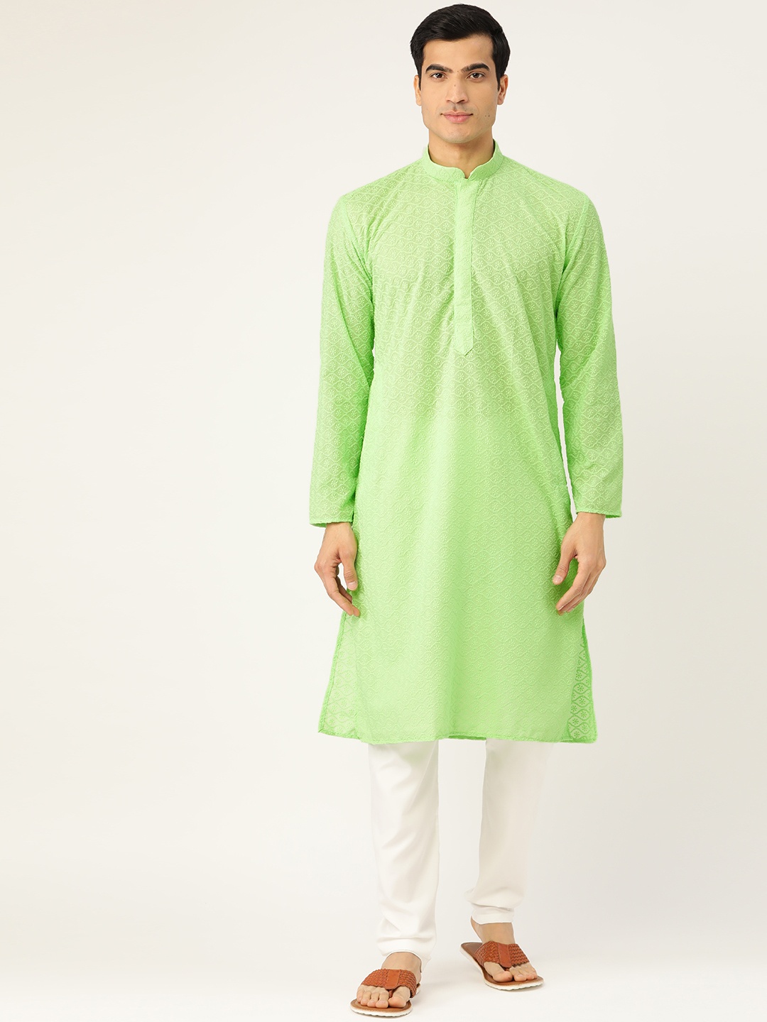 

RAJUBHAI HARGOVINDAS Men Green & White Embroidered Kurta with Churidar