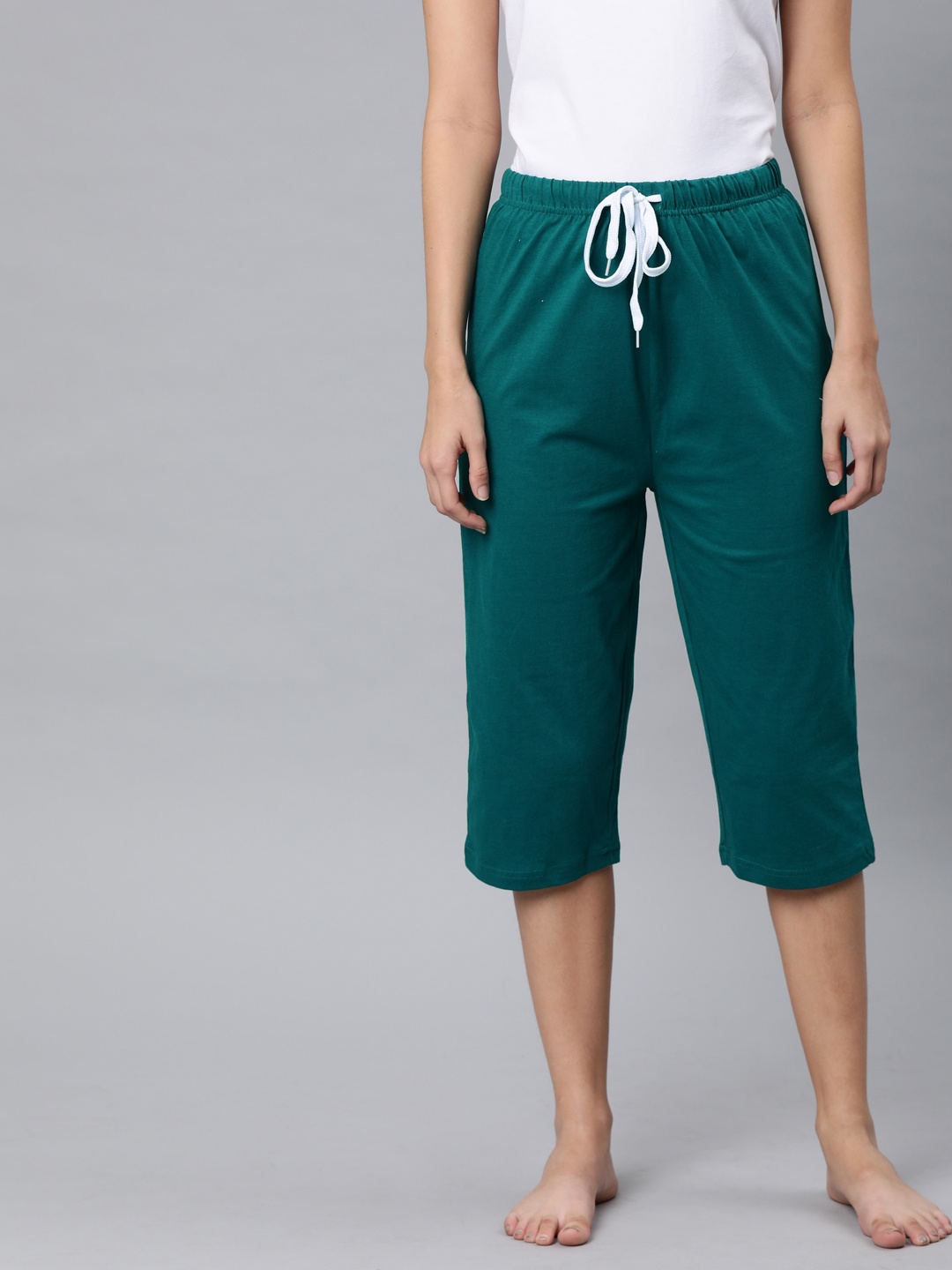 

QUARANTINE Women Green Solid Regular Fit Capris