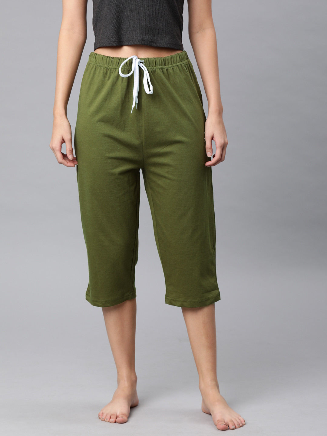 

QUARANTINE Women Olive Green Solid Regular Fit Capris