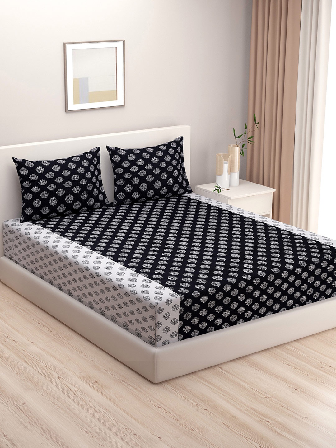 

Swayam Shades of Paradise Ebony Black & White Harmony 200TC Cotton Double Bedsheet Set