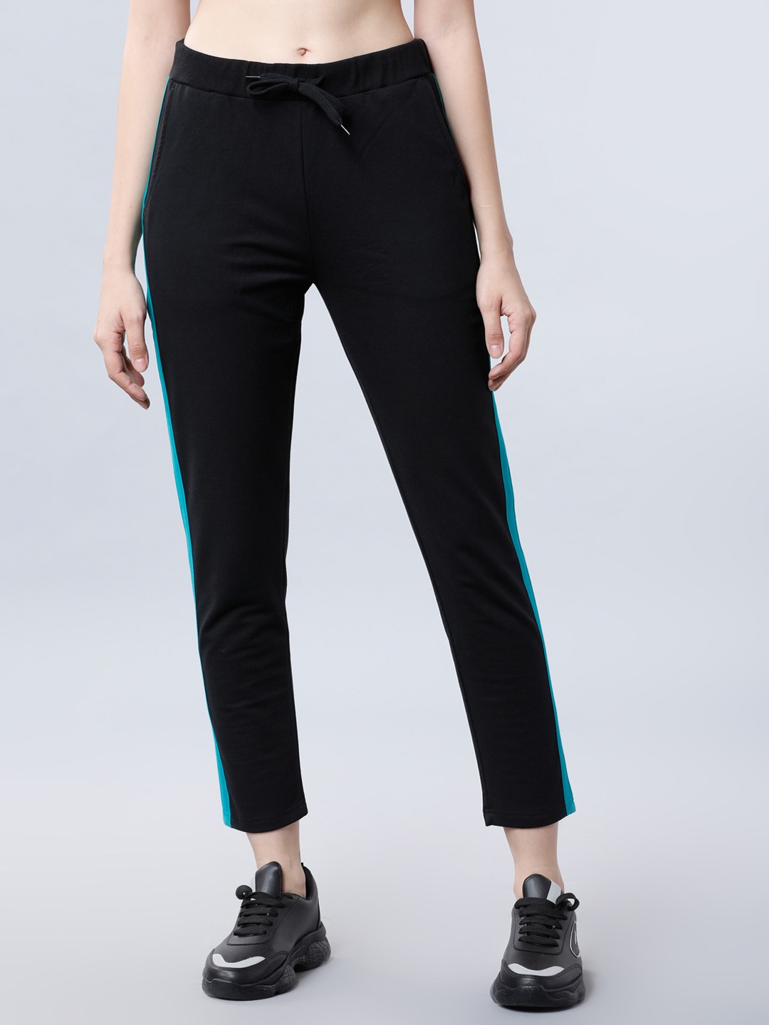 

Tokyo Talkies Women Black Solid Slim Fit Track Pants