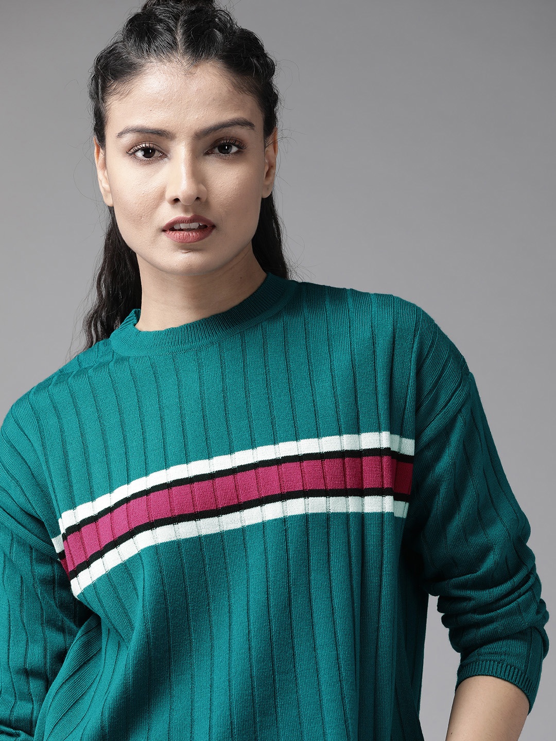 

The Roadster Lifestyle Co Women Green Striped Pullover Sweater