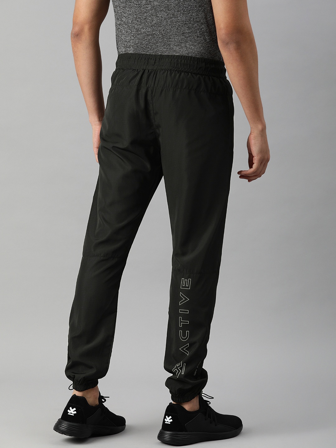 

WROGN ACTIVE Men Black Solid Joggers