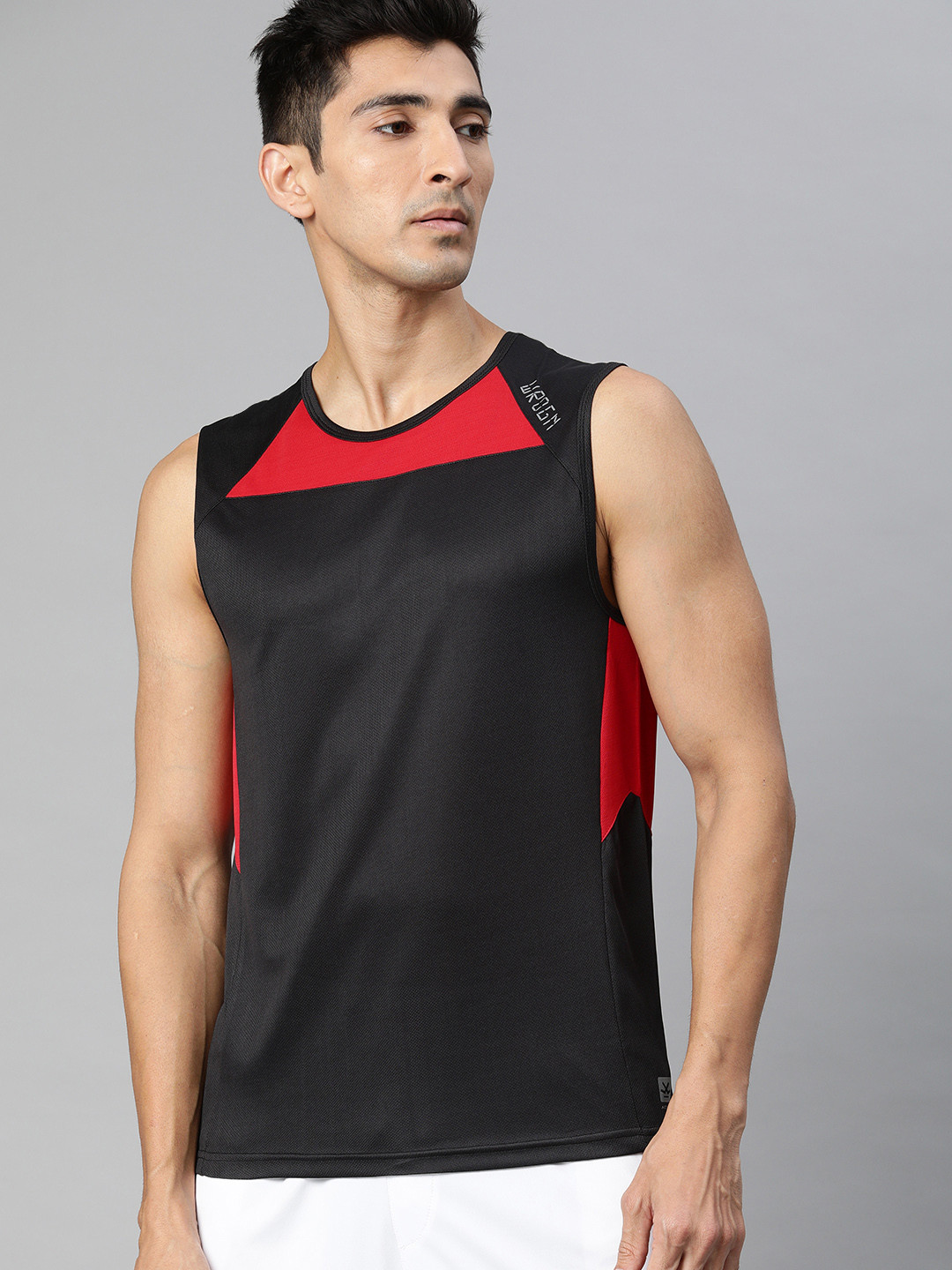 

WROGN ACTIVE Men Black Solid Round Neck T-shirt