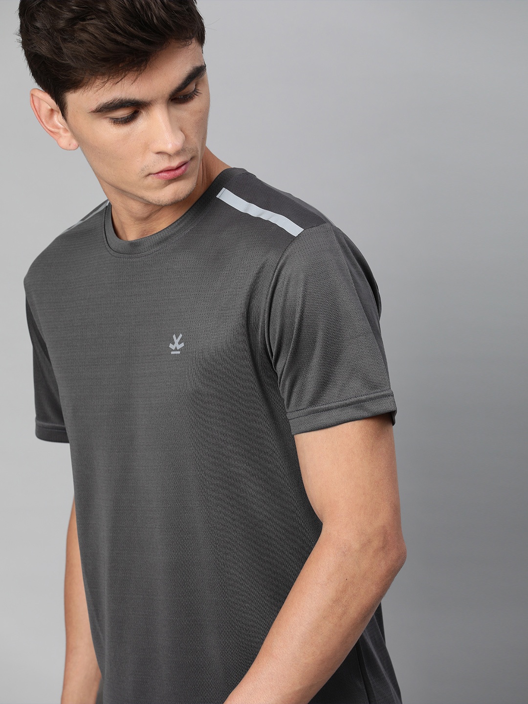 

WROGN ACTIVE Men Charcoal Grey Solid Round Neck T-shirt