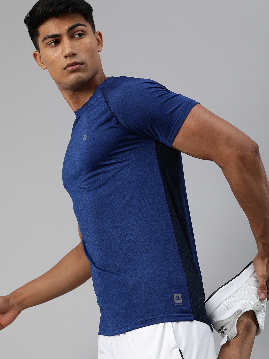 

WROGN ACTIVE Men Blue Solid Round Neck T-shirt