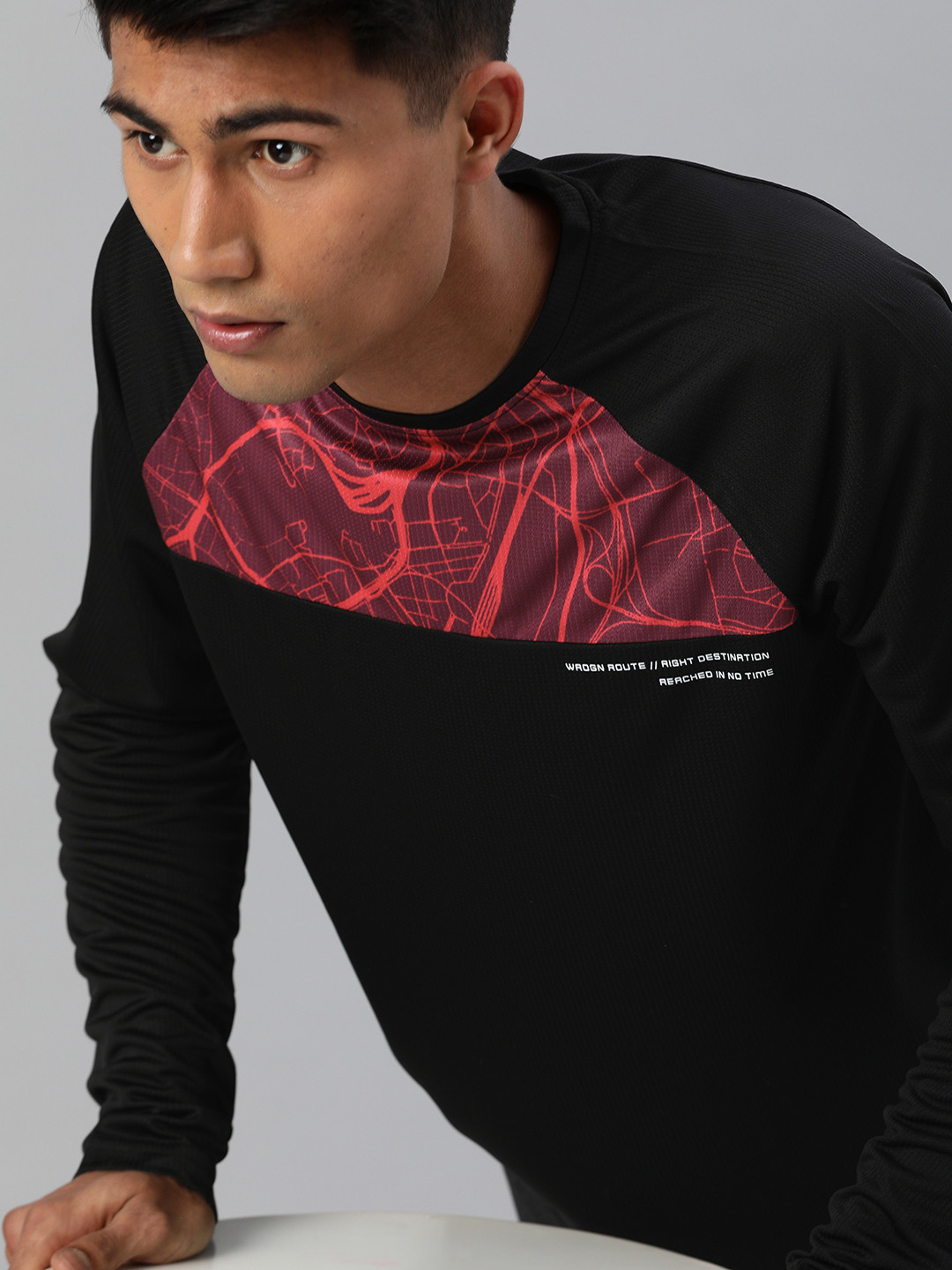 

WROGN ACTIVE Men Black Slim Fit Logo Printed Round Neck T-shirt
