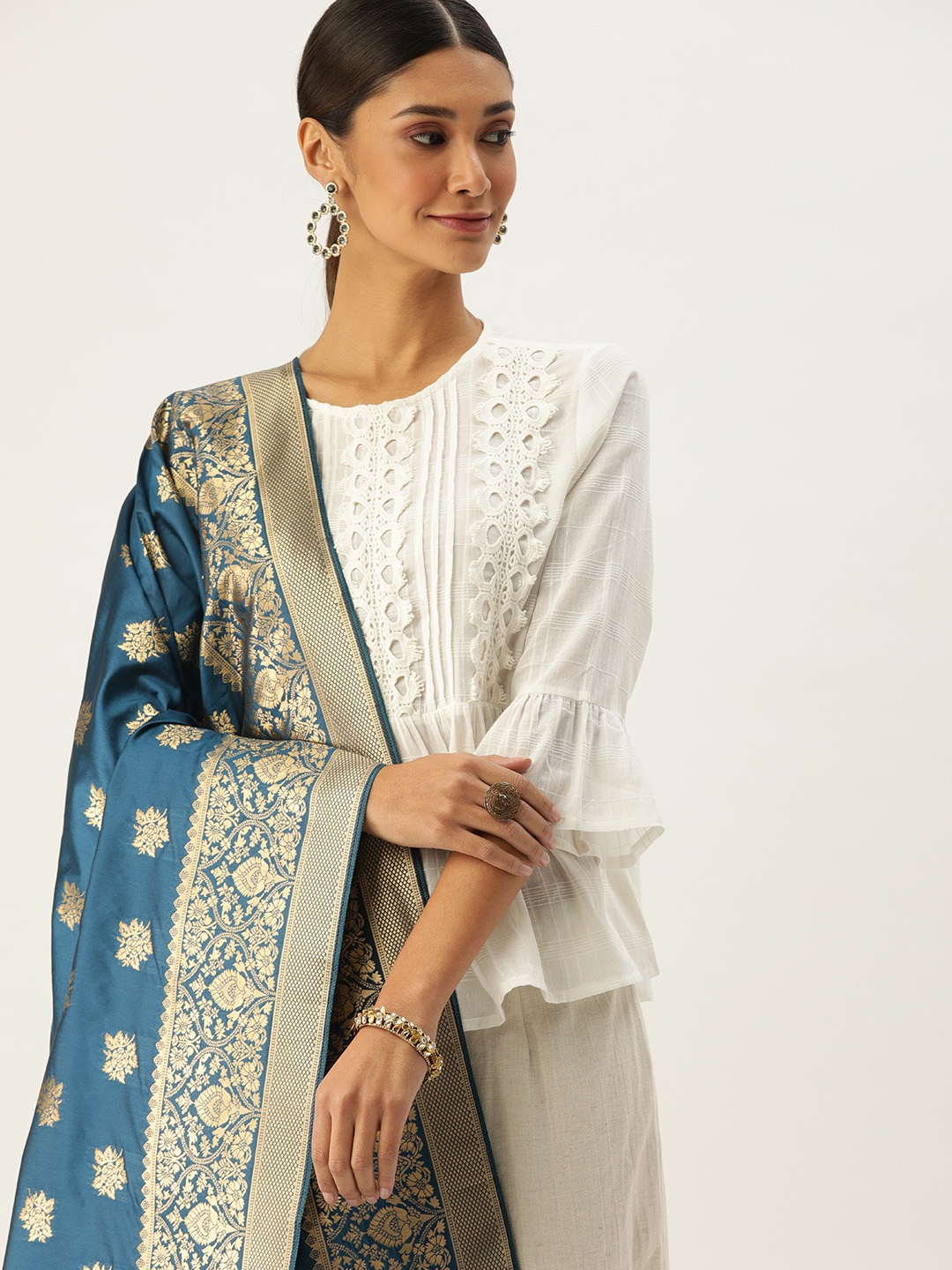

VASTRANAND Teal Blue & Gold-Toned Woven Design Dupatta