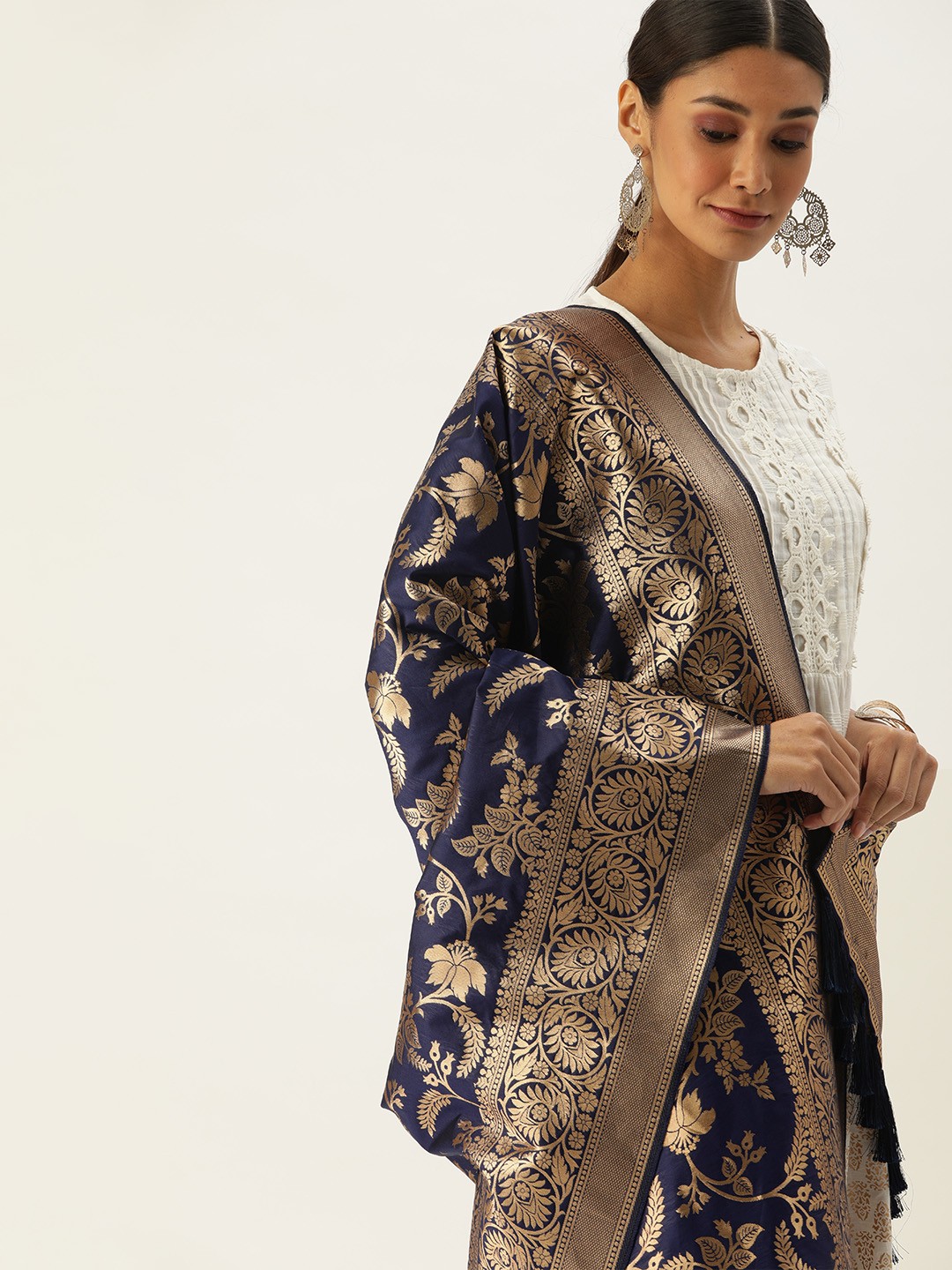 

VASTRANAND Navy Blue & Gold-Toned Woven Design Dupatta