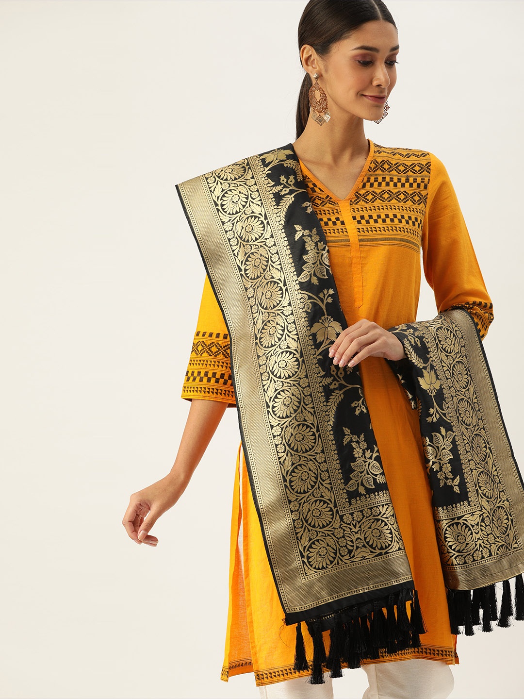 

VASTRANAND Black & Gold-Toned Woven Design Dupatta