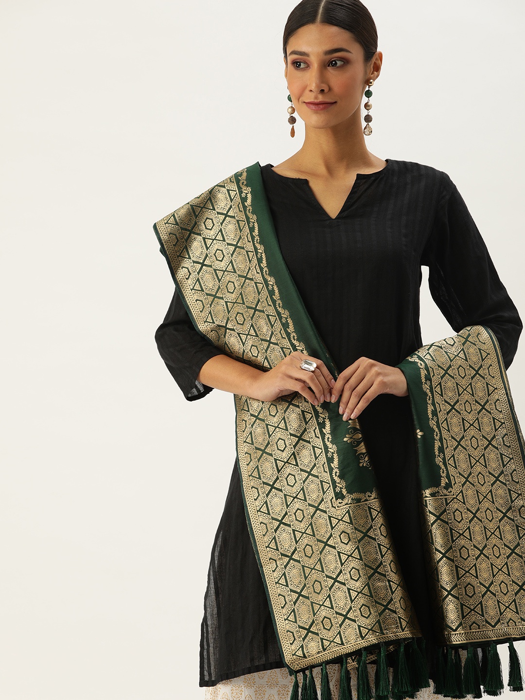 

VASTRANAND Green & Gold-Toned Woven Design Dupatta