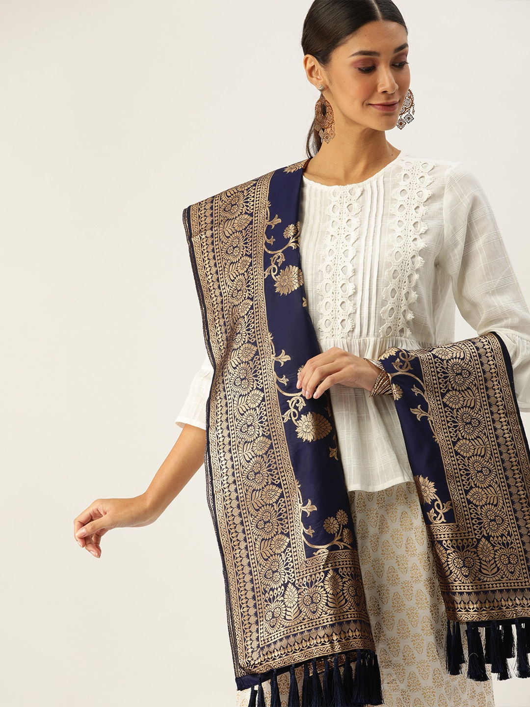 

VASTRANAND Navy Blue & Gold-Toned Woven Design Dupatta