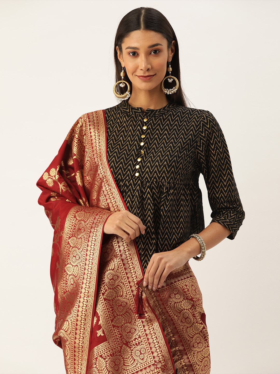 

VASTRANAND Red & Gold-Coloured Woven Design Dupatta