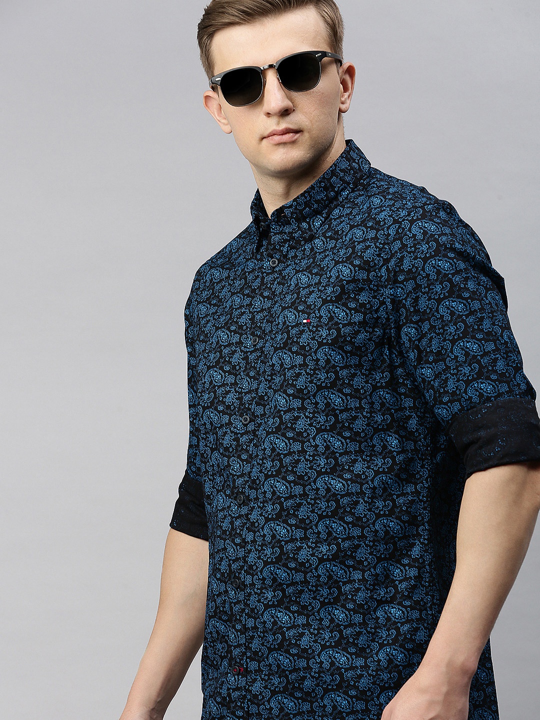 

Tommy Hilfiger Men Navy Blue Slim Fit Printed Casual Shirt