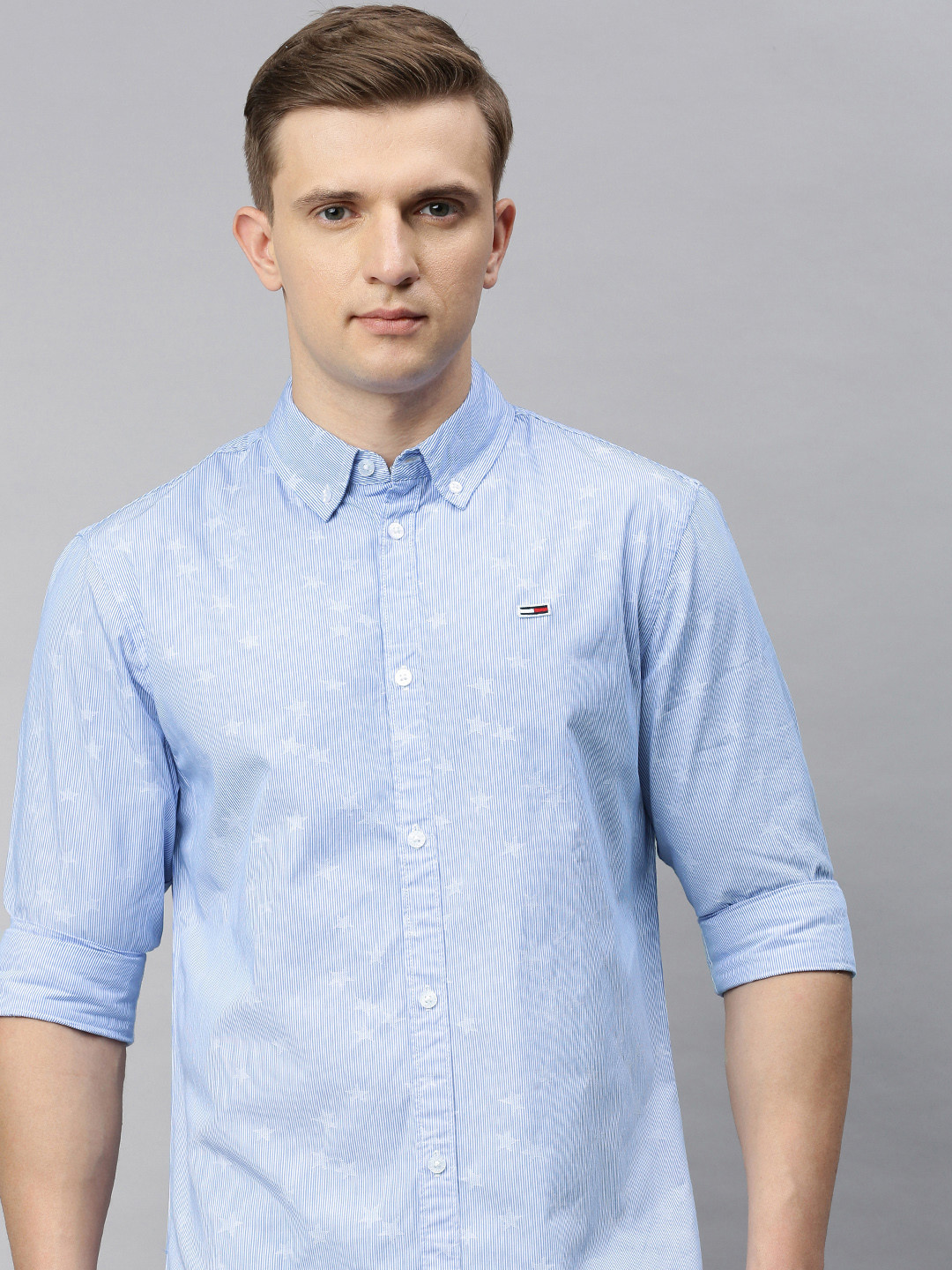 

Tommy Hilfiger Men Blue & White Slim Fit Striped Casual Shirt