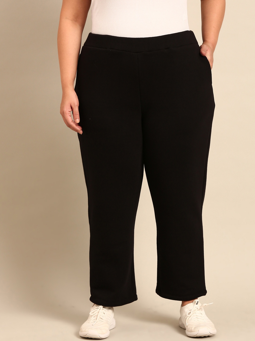 

The Pink Moon Women Black Solid Terry Trackpants