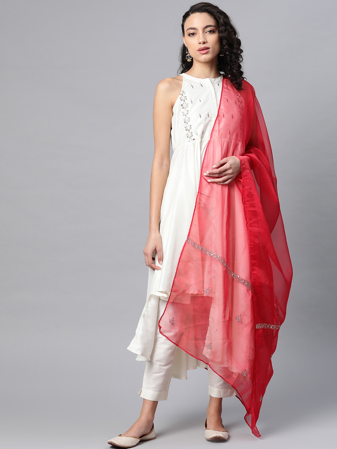 

W Maroon & Golden Solid Dupatta With Embroidered Detail