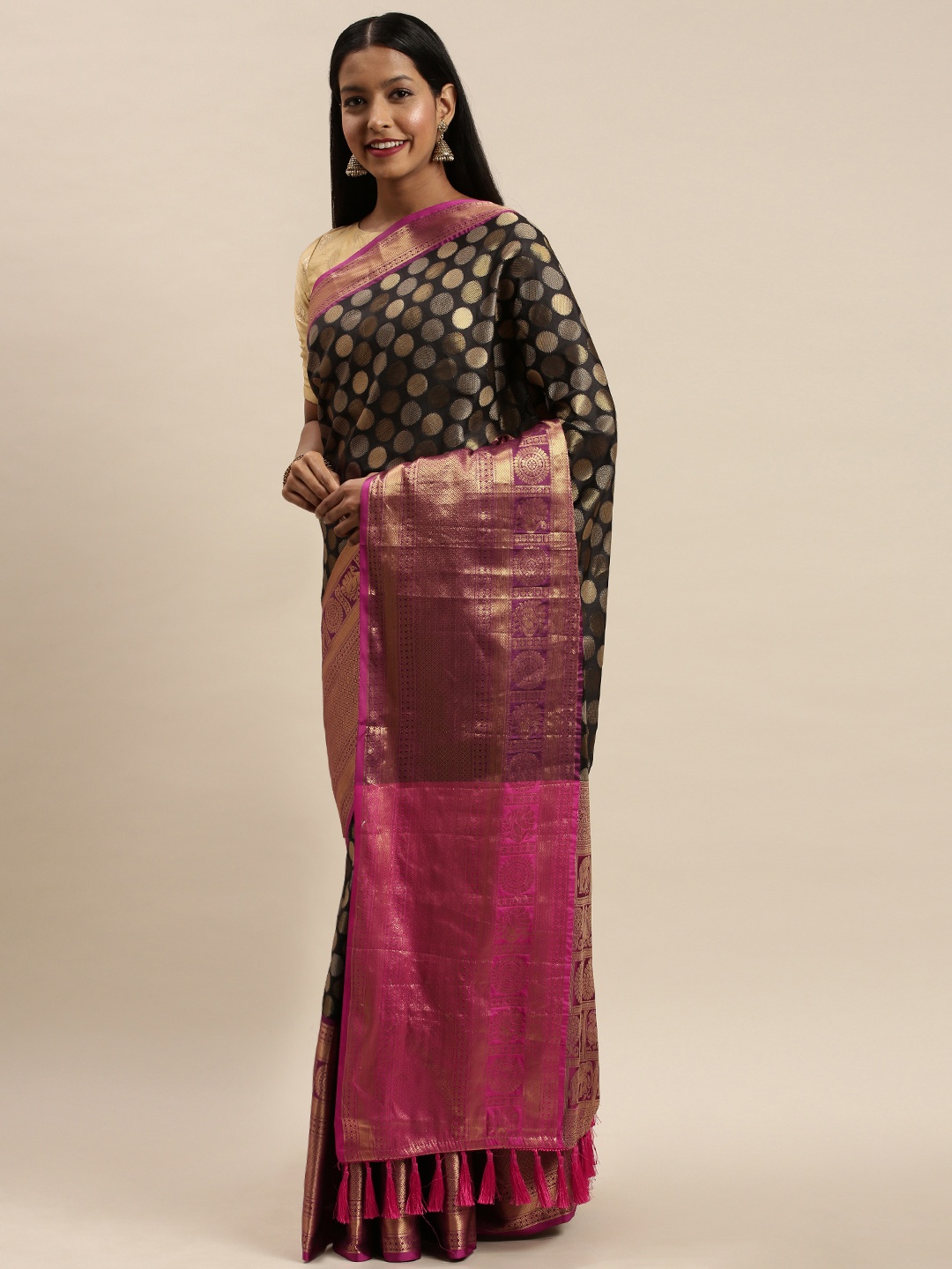 

VASTRANAND Black & Gold-Toned Woven Design Kanjeevaram Saree
